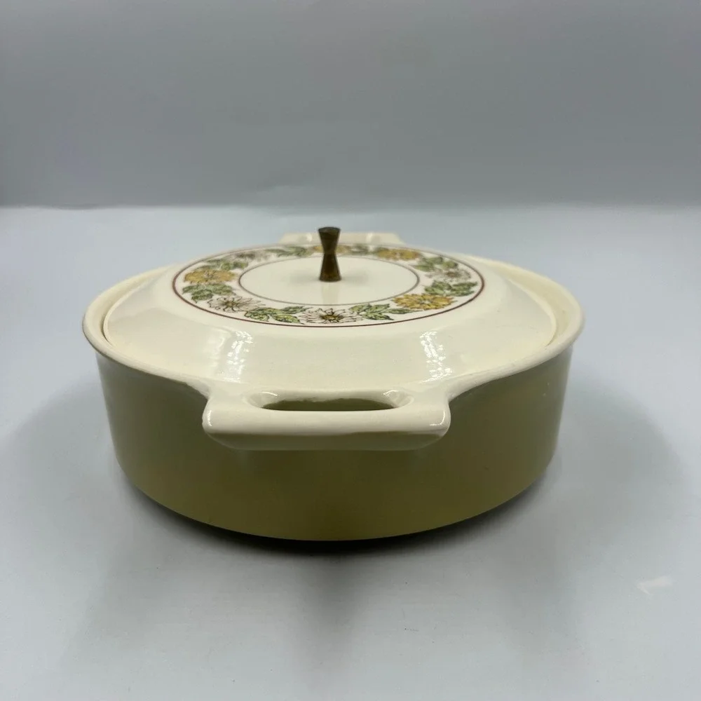 Vtg Metlox Poppy Trail Sculptured Daisy Casserole Dish Avocado Green MCM 8.5